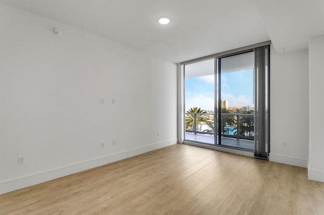 220 Lake Shore Drive 815, Lake Park, FL 33403