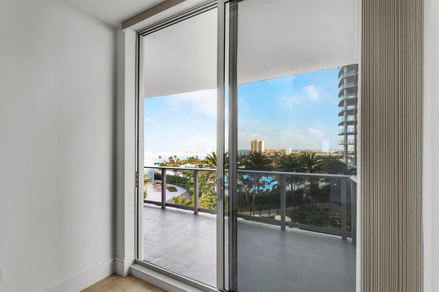 220 Lake Shore Drive 815, Lake Park, FL 33403