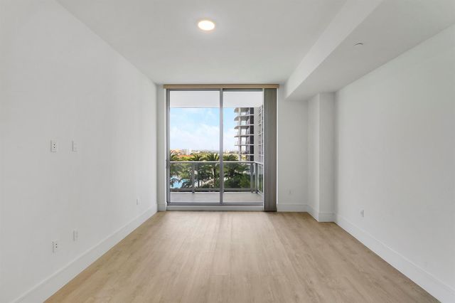 220 Lake Shore Drive 815, Lake Park, FL 33403