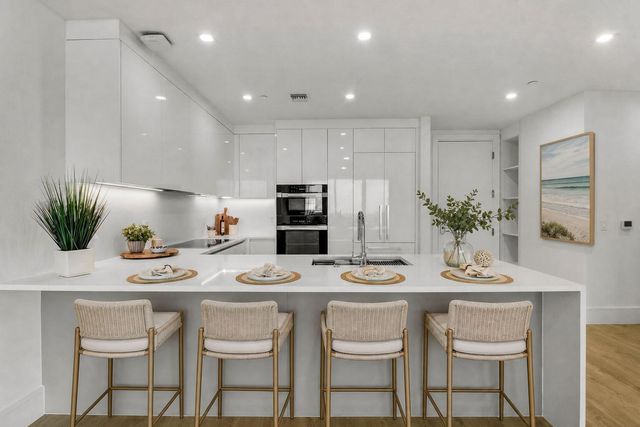 220 Lake Shore Drive 815, Lake Park, FL 33403