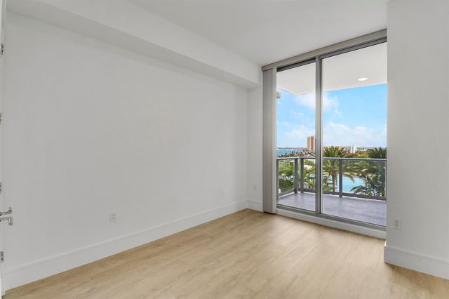 220 Lake Shore Drive 815, Lake Park, FL 33403