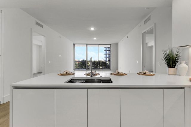 220 Lake Shore Drive 815, Lake Park, FL 33403