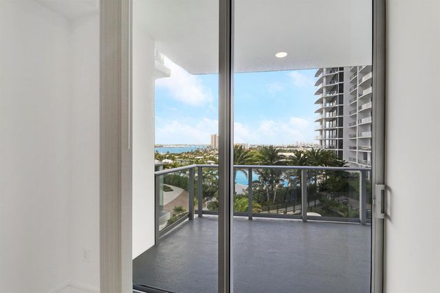 220 Lake Shore Drive 815, Lake Park, FL 33403