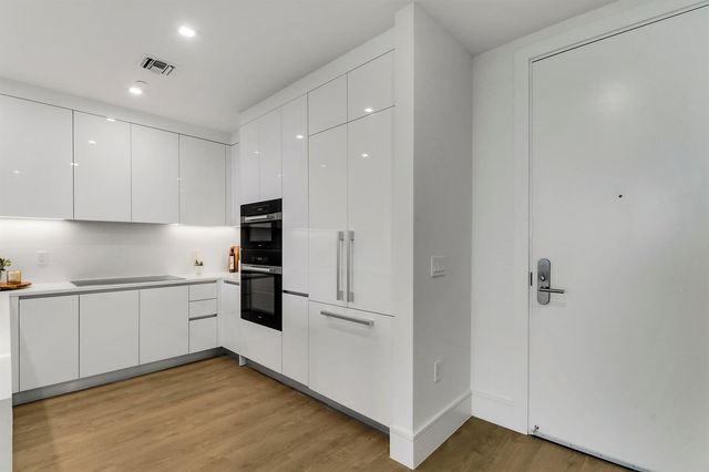 220 Lake Shore Drive 815, Lake Park, FL 33403