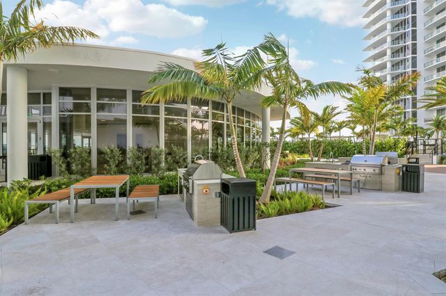 220 Lake Shore Drive 815, Lake Park, FL 33403