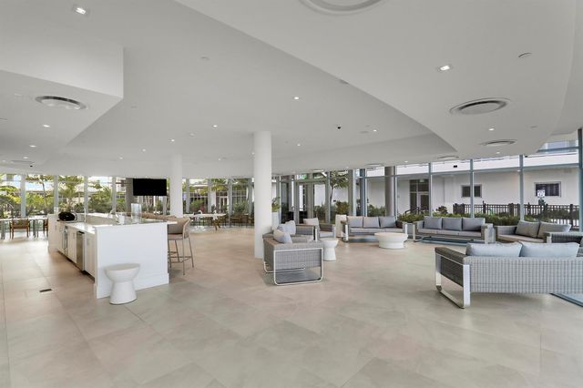 220 Lake Shore Drive 815, Lake Park, FL 33403