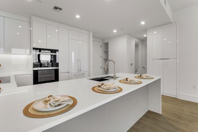220 Lake Shore Drive 815, Lake Park, FL 33403