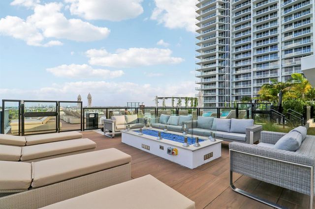 220 Lake Shore Drive 815, Lake Park, FL 33403