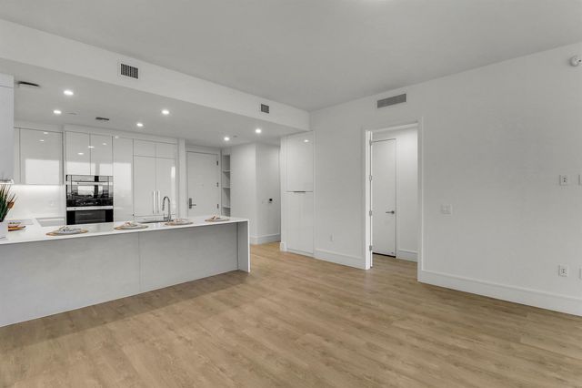 220 Lake Shore Drive 815, Lake Park, FL 33403