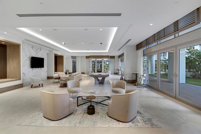 220 Lake Shore Drive 815, Lake Park, FL 33403