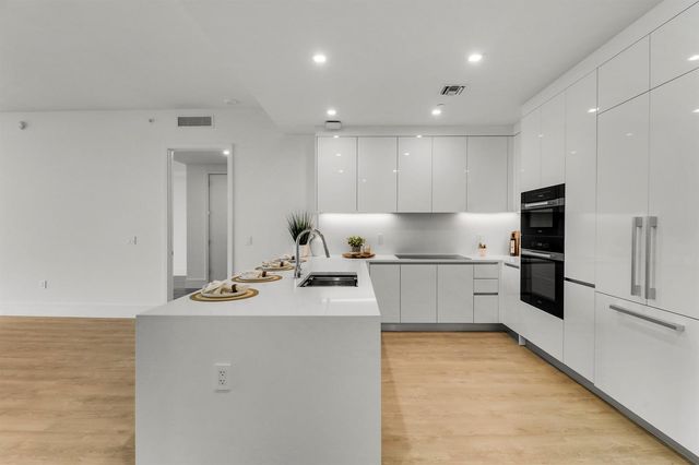 220 Lake Shore Drive 815, Lake Park, FL 33403