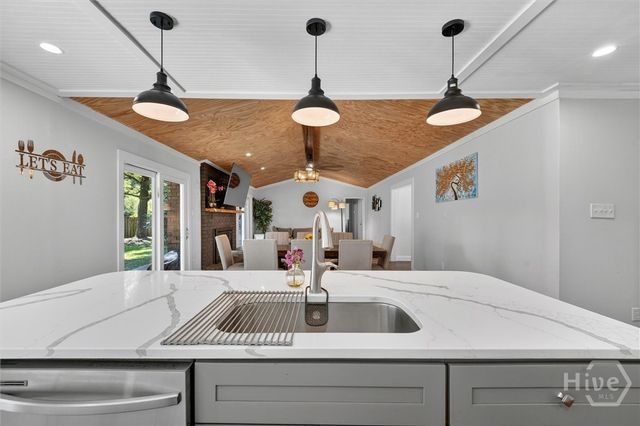 109 N Cromwell Road, Savannah, GA 31410