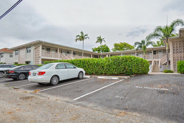2701 NE 1st Street 201, Pompano Beach, FL 33062