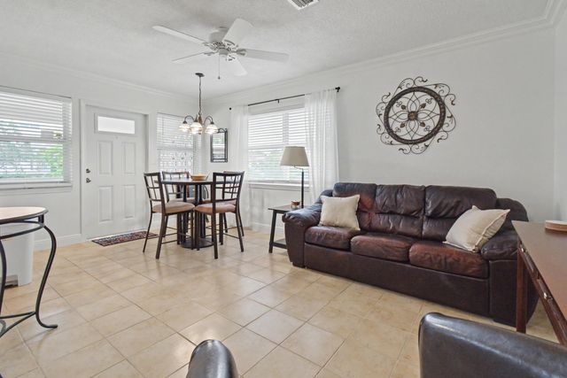 2701 NE 1st Street 201, Pompano Beach, FL 33062