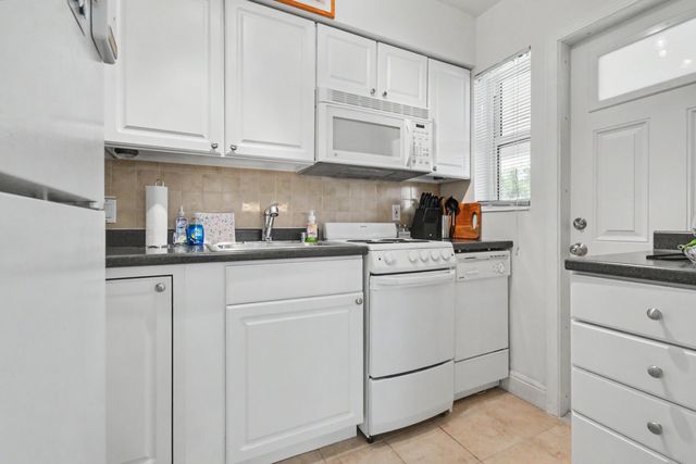 2701 NE 1st Street 201, Pompano Beach, FL 33062