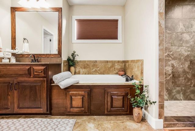 28605 W 162nd Terrace, Gardner, KS 66030