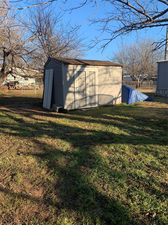 1506 Alamo Drive, Granbury, TX 76048 — photo 3