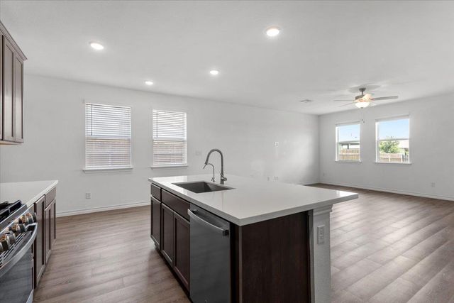 500 Stinchcomb RD, Hutto, TX 78634