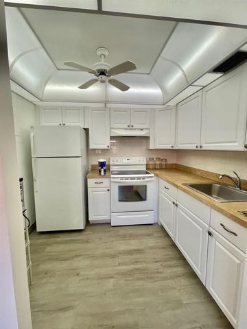 654 Saxony N, Delray Beach, FL 33446