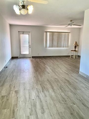 654 Saxony N, Delray Beach, FL 33446