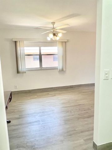 654 Saxony N, Delray Beach, FL 33446