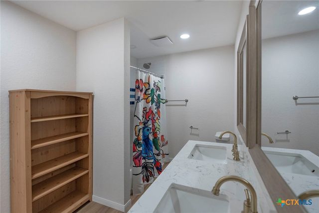 268 White Oak Drive, Canyon Lake, TX 78133