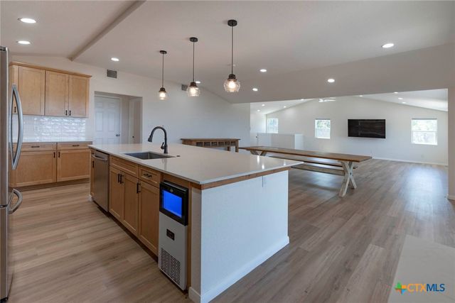 268 White Oak Drive, Canyon Lake, TX 78133