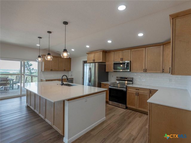 268 White Oak Drive, Canyon Lake, TX 78133