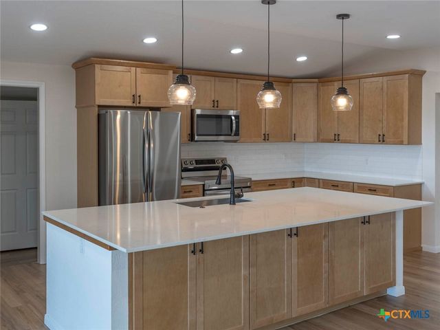 268 White Oak Drive, Canyon Lake, TX 78133