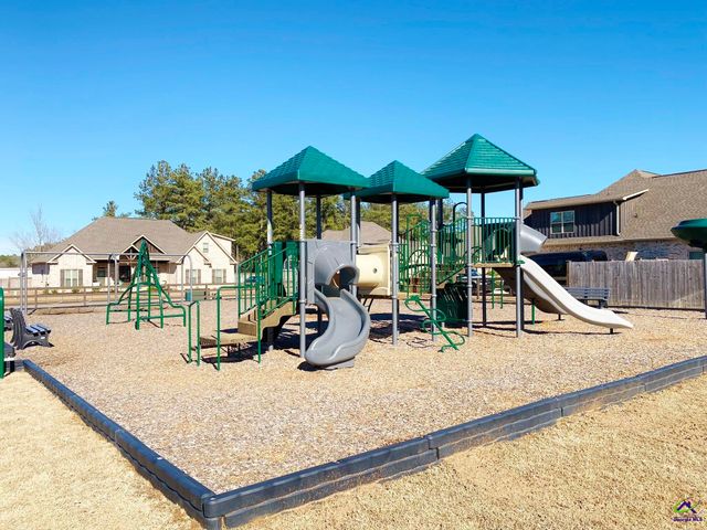 609 Bristleleaf Path, Kathleen, GA 31047