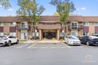 3425 83rd Street D5, Woodridge, IL 60517