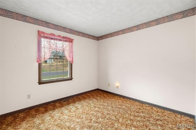 709 Ron Avenue, Washington, MO 63090