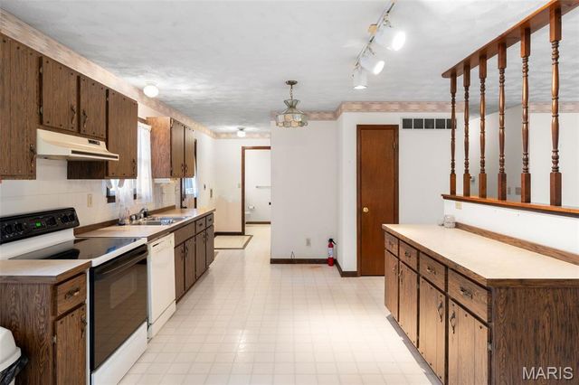 709 Ron Avenue, Washington, MO 63090