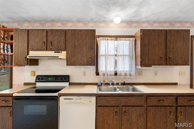 709 Ron Avenue, Washington, MO 63090