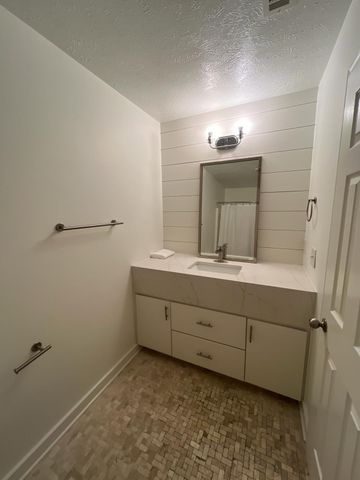 156 Dreville Dr, La Vergne, TN 37086