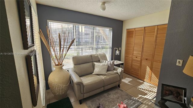 3340 N Pinewalk Dr N 1515, Margate, FL 33063