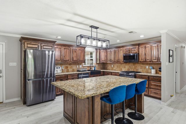 336 Meadows Estate Street, Tom Bean, TX 75491