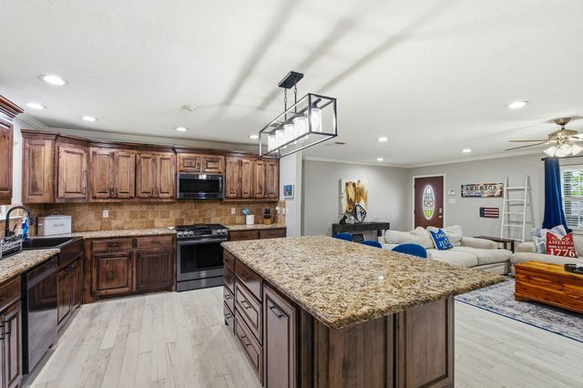 336 Meadows Estate Street, Tom Bean, TX 75491