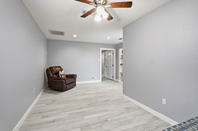 336 Meadows Estate Street, Tom Bean, TX 75491