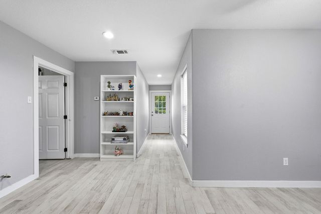 336 Meadows Estate Street, Tom Bean, TX 75491