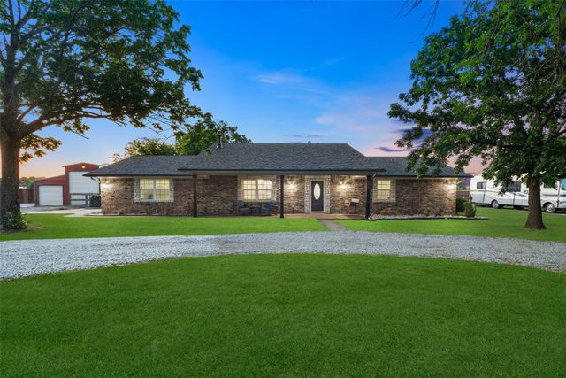 336 Meadows Estate Street, Tom Bean, TX 75491