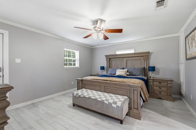 336 Meadows Estate Street, Tom Bean, TX 75491