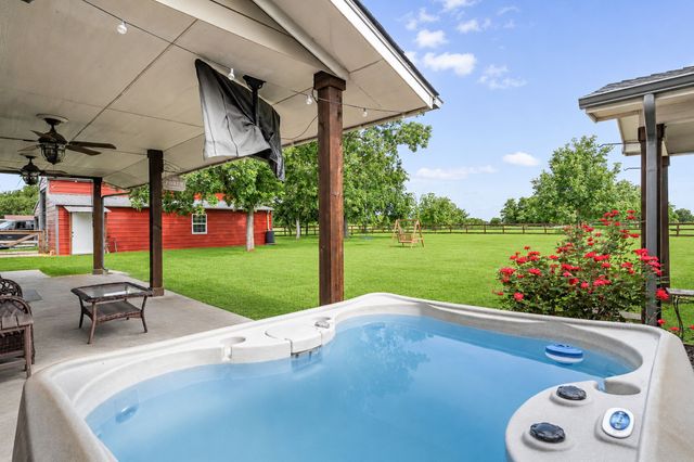 336 Meadows Estate Street, Tom Bean, TX 75491