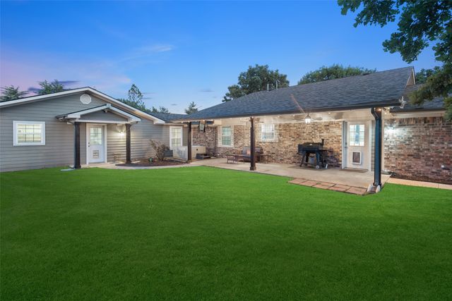 336 Meadows Estate Street, Tom Bean, TX 75491