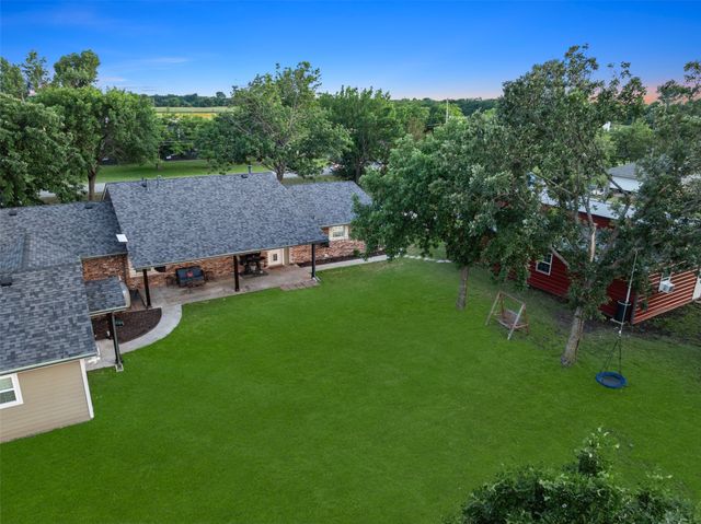 336 Meadows Estate Street, Tom Bean, TX 75491