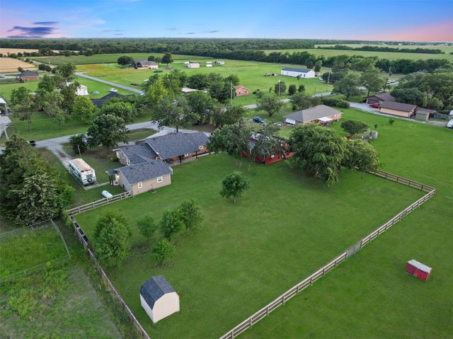 336 Meadows Estate Street, Tom Bean, TX 75491