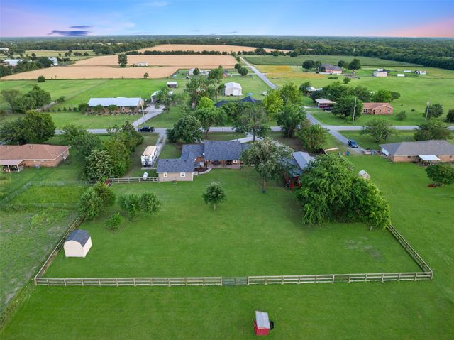 336 Meadows Estate Street, Tom Bean, TX 75491