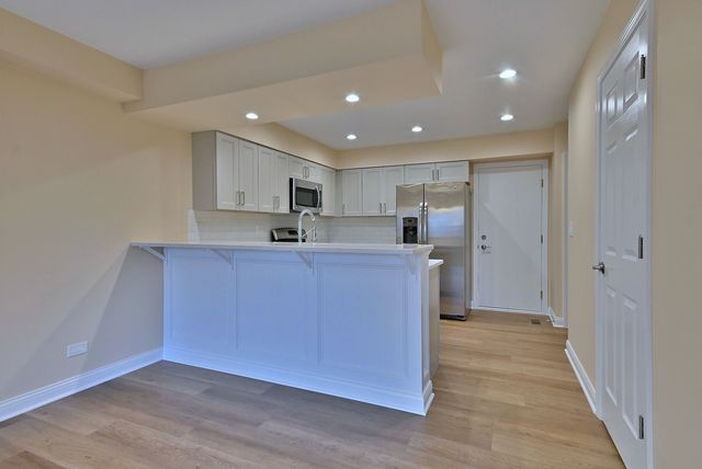 3208 Raphael Court, St. Charles, IL 60175