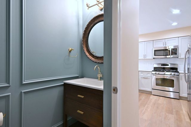 3208 Raphael Court, St. Charles, IL 60175