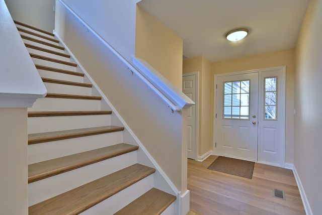 3208 Raphael Court, St. Charles, IL 60175